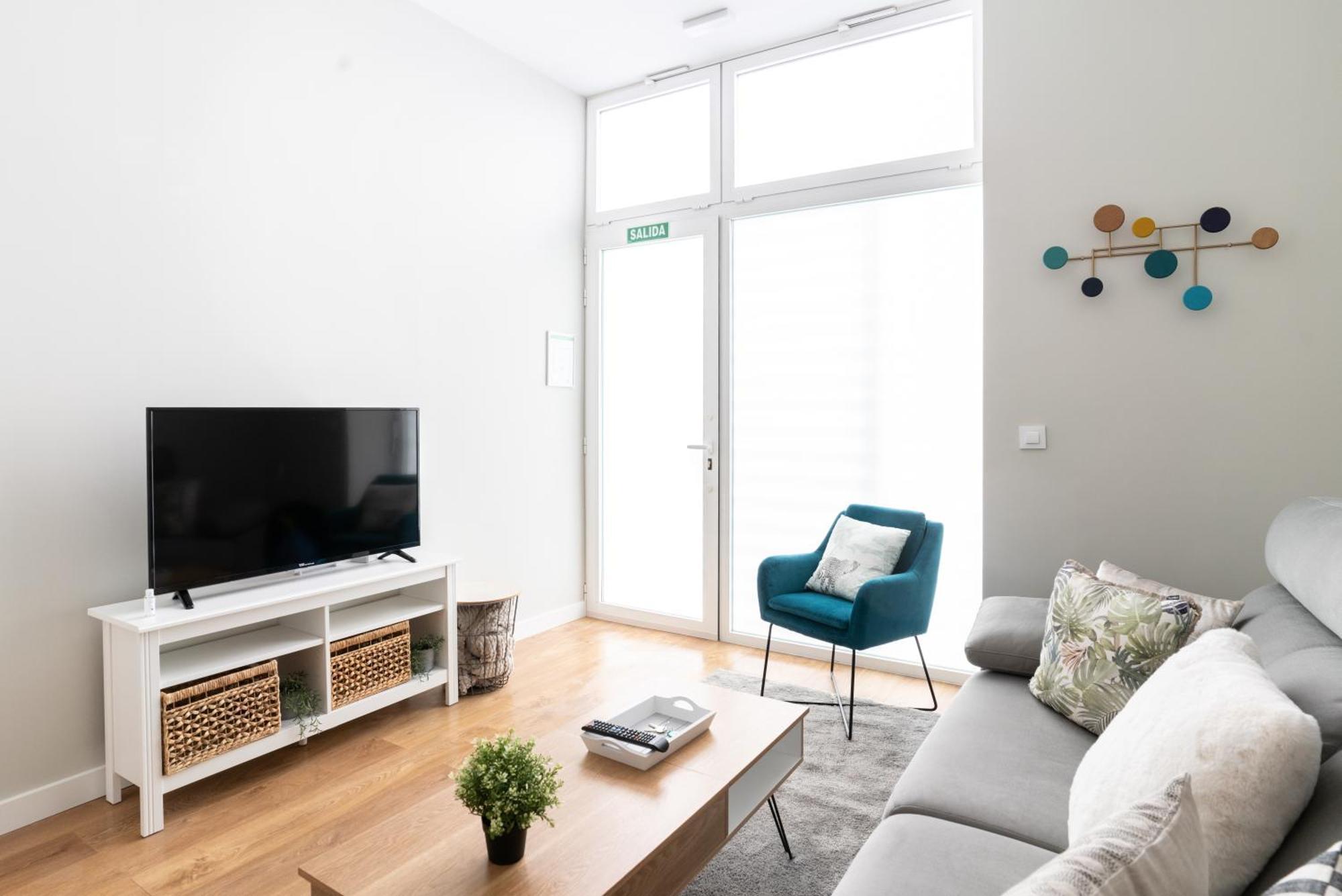 Bright And Airy 2 Bedroom Apartment In Madrid Buitenkant foto